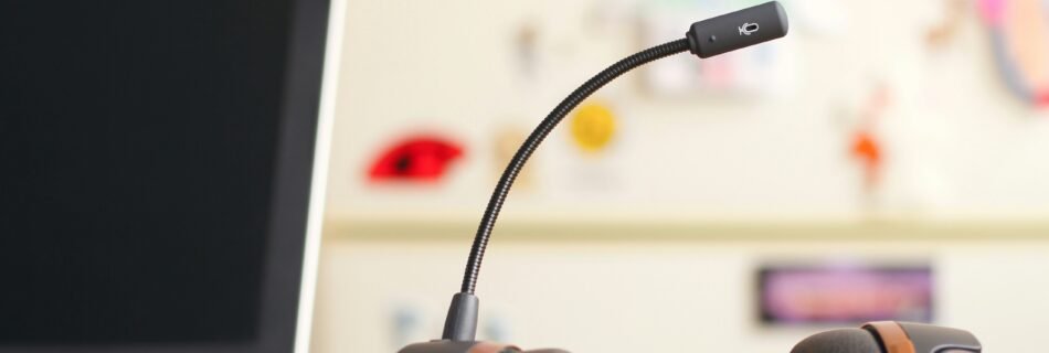 Imatge conceptual de servei al client amb agent atenent consultes i incidències